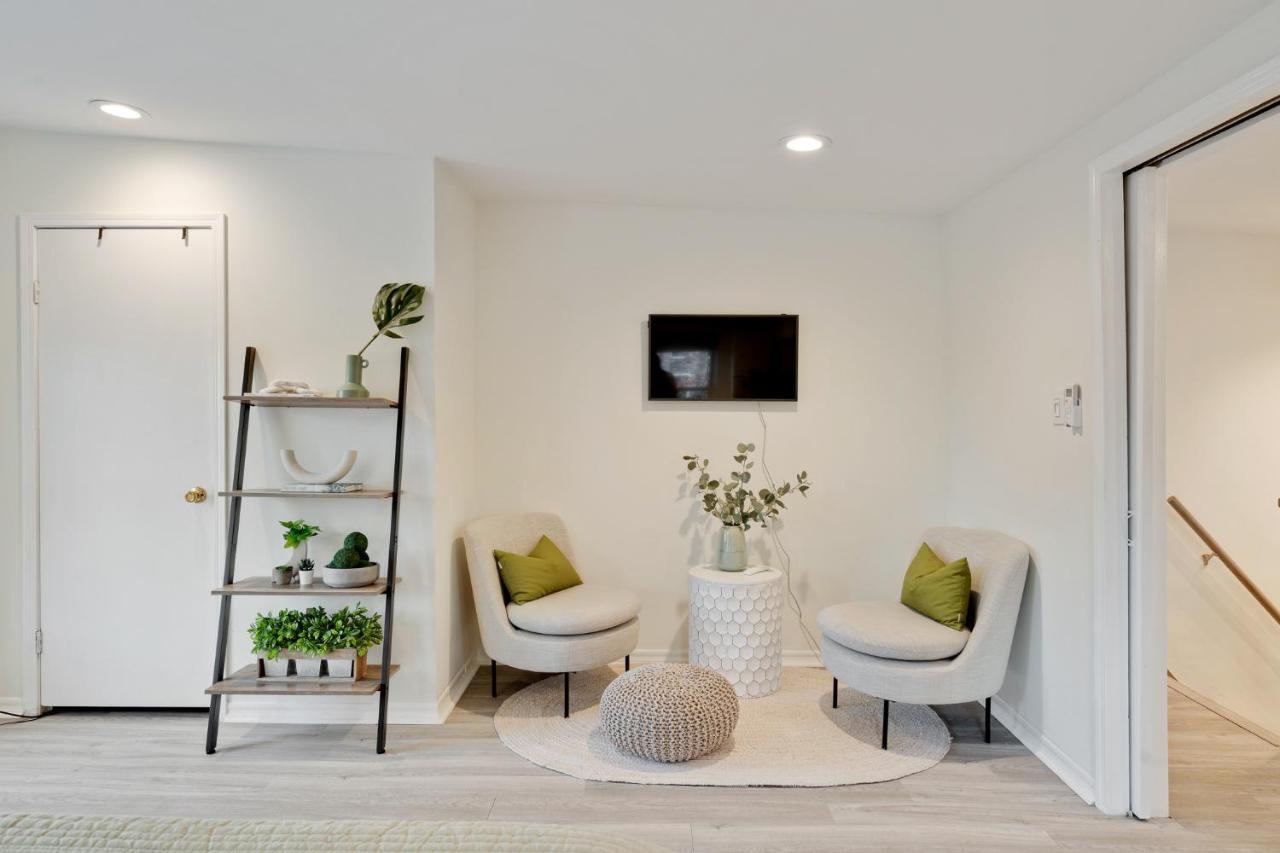 King Luxurious, Modern Couple Retreat